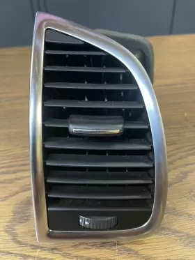 4L0-820-901 AUDI Front Left Driver Dash Ac Air Vent Q7