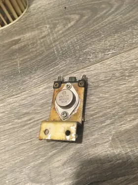 64111381784 BMW Transistor E24 E28 528E 533I 535I