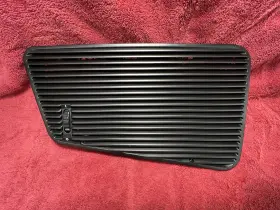 64221379166 BMW Center Top Dash Vent E32