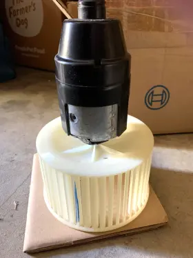 0130111108 BOSCH Nos Heater Blower Motor