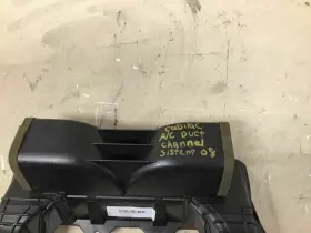 25800290 CADILLAC Air Distribution Distributor Center Duct #2