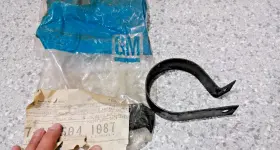 3840341 GENERAL MOTORS Lower Receiver Drier Brackets Nos C2
