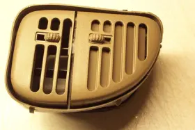 15959767 GM Nos Deflector Center Air Chevy Gmc Suburban
