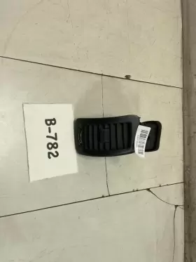 251-67511 KIA Sdn Front Right Passenger Dash Air Vent Ex