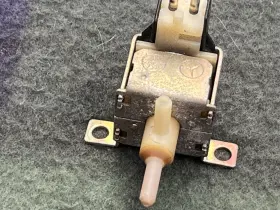 0008000478 MERCEDES Hvac Valve C123 W123 300TD