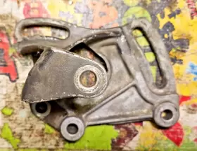 1602289 CADILLAC Power Steering Pump Bracket 500 #2