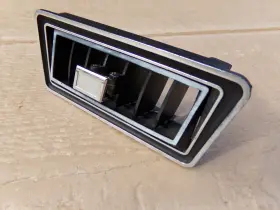 404928 OLDSMOBILE Dash Rh Vent Outlet Louver Deflector