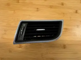95B819702E PORSCHE Macan Right Dash Air Vent