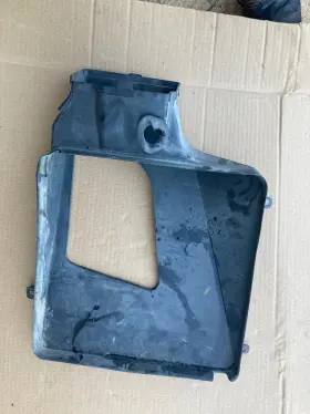 1058072-00-C TESLA Front Right Radiator Air Vent Cracked