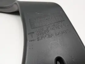 1092166-00 TESLA Right Row Rear Floor Channel Duct #3