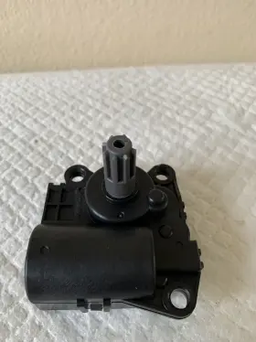 T92882B TESLA Heating Control Flap Motor Actuator