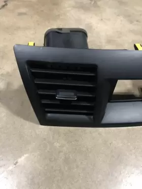 243.TO1D11 TOYOTA Center Middle Dash Ac Heater Air Vents #2