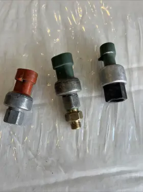 36436CSHV UAC High Pressure Switch T2000 Kenworth Peterbilt #2