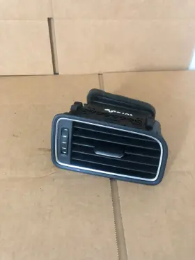 5C6819704B VOLKSWAGEN Right Passenger Air Vent Vw Jetta
