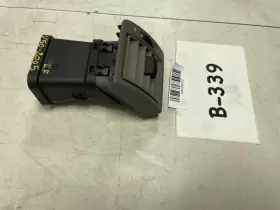 Y011030 VOLVO Front Left Driver Dash Air Vent #2