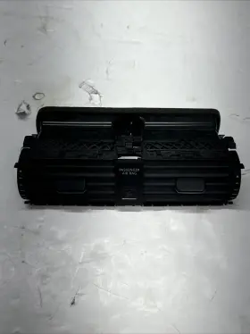 5C7819728 VW Dashboard Center Air Vents Volkswagen Jetta #2